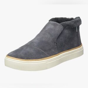 Toms Paxton Chukka Sneaker Size 8.5 Gray Suede Faux Fur Trim Tassel Comfort EUC